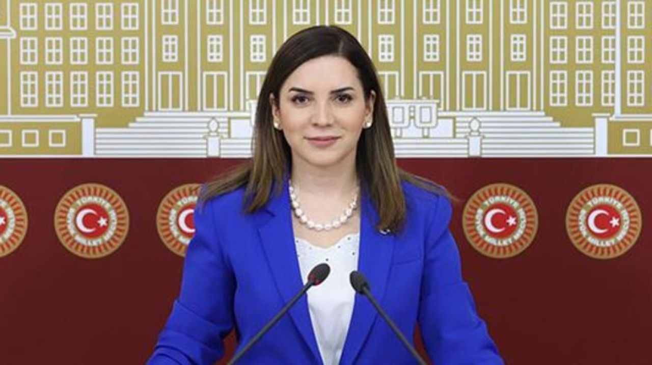 Arzu Erdem MHP’den istifa etti!